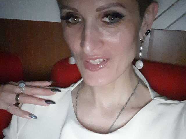 个人资料的照片 N-I-M-F-O-M-A-N-K-A