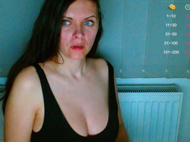 相片 SexQueen1 Buzz my pussy, make it wet! PVT #brunette #mistress #goddess #findom #femdom #bigboobs