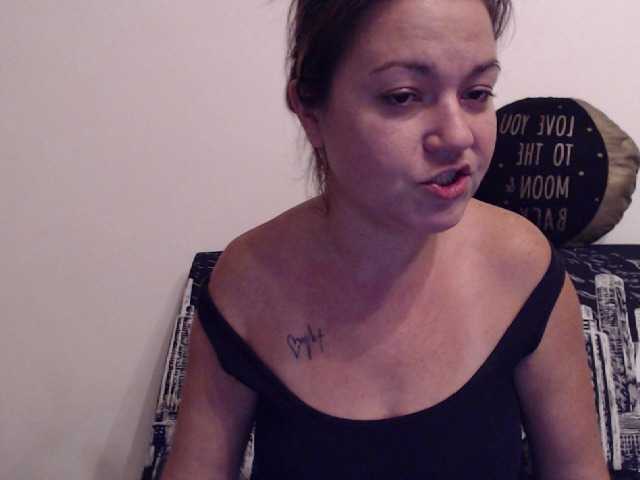 广播屏幕截图 Softhottmilf