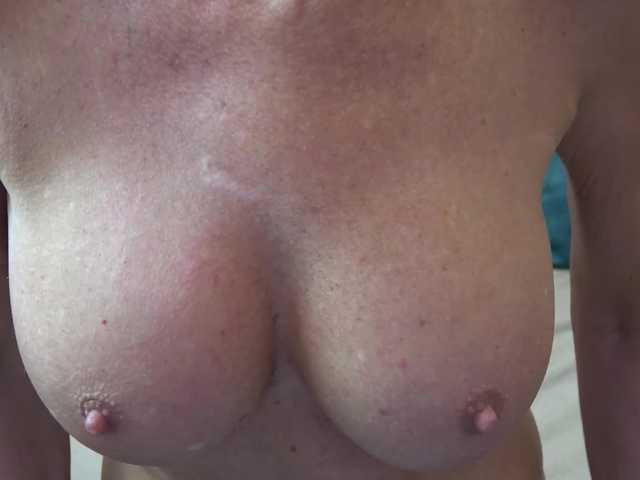 相片 SonjaKovach #new #bigboobs #mature #milf #ladies suck my wood-dildo (home made) lets cum with me if you can HIT my GOAL 656