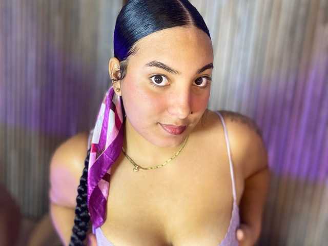 个人资料的照片 Sophia-curvy1