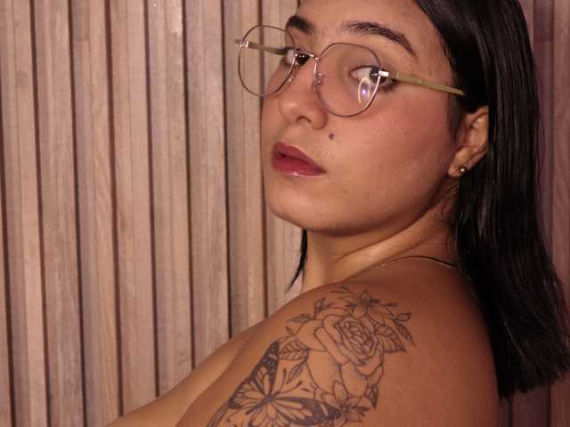 个人资料的照片 Sophia-curvy1