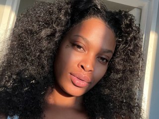 色情视频聊天 Sugababiie