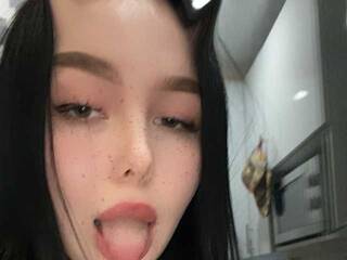 色情视频聊天 Sweetsha