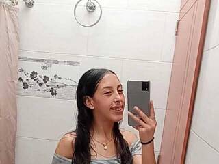 色情视频聊天 tharastiffler