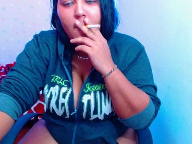 相片 Themistress #findom #smoke #mistress #bigboobs #sph #lovense