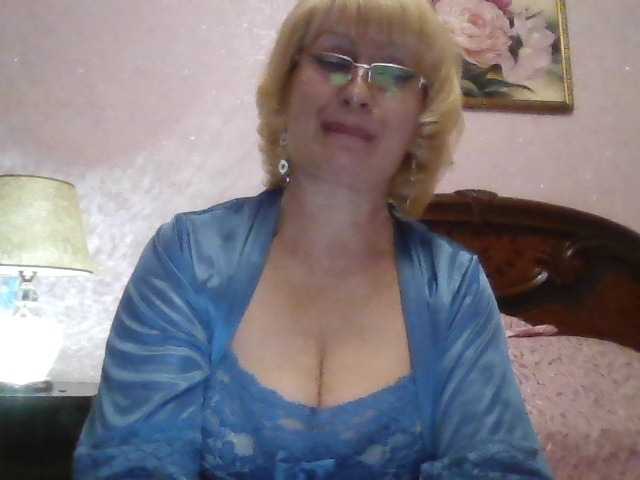 相片 _mamasita_ Greetings, my dears: * Welcome im my room. I will be glad to your attention and gifts :) I'm collecting tokens for a better camera. Need @remain :*