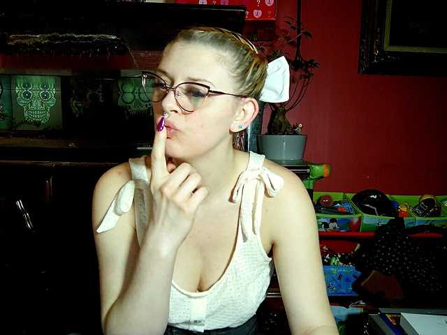 广播屏幕截图 KinkyJawn