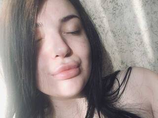 色情视频聊天 VikkiMommy