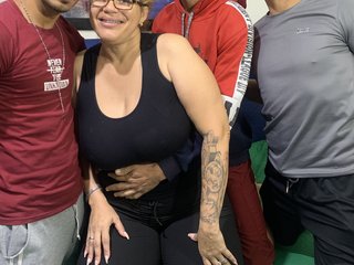 色情视频聊天 VioletaGtGngBng