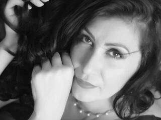 色情视频聊天 VogueNoir