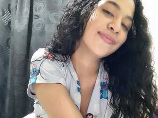 色情视频聊天 YessiAlbani