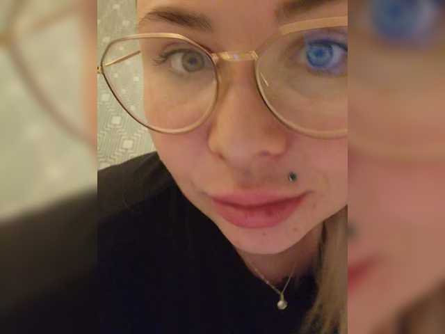 广播屏幕截图 YourFunnyBlondiee